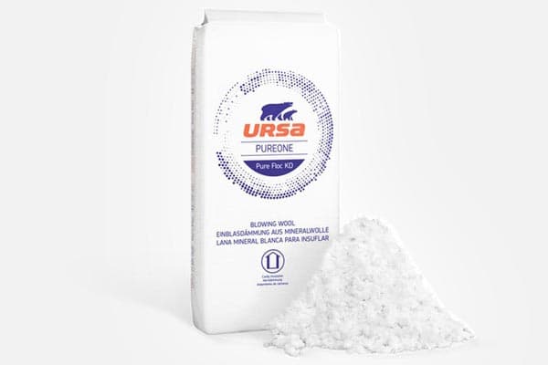 Lana mineral blanca URSA PUREONE Pure Floc KD que se aplica por insuflado