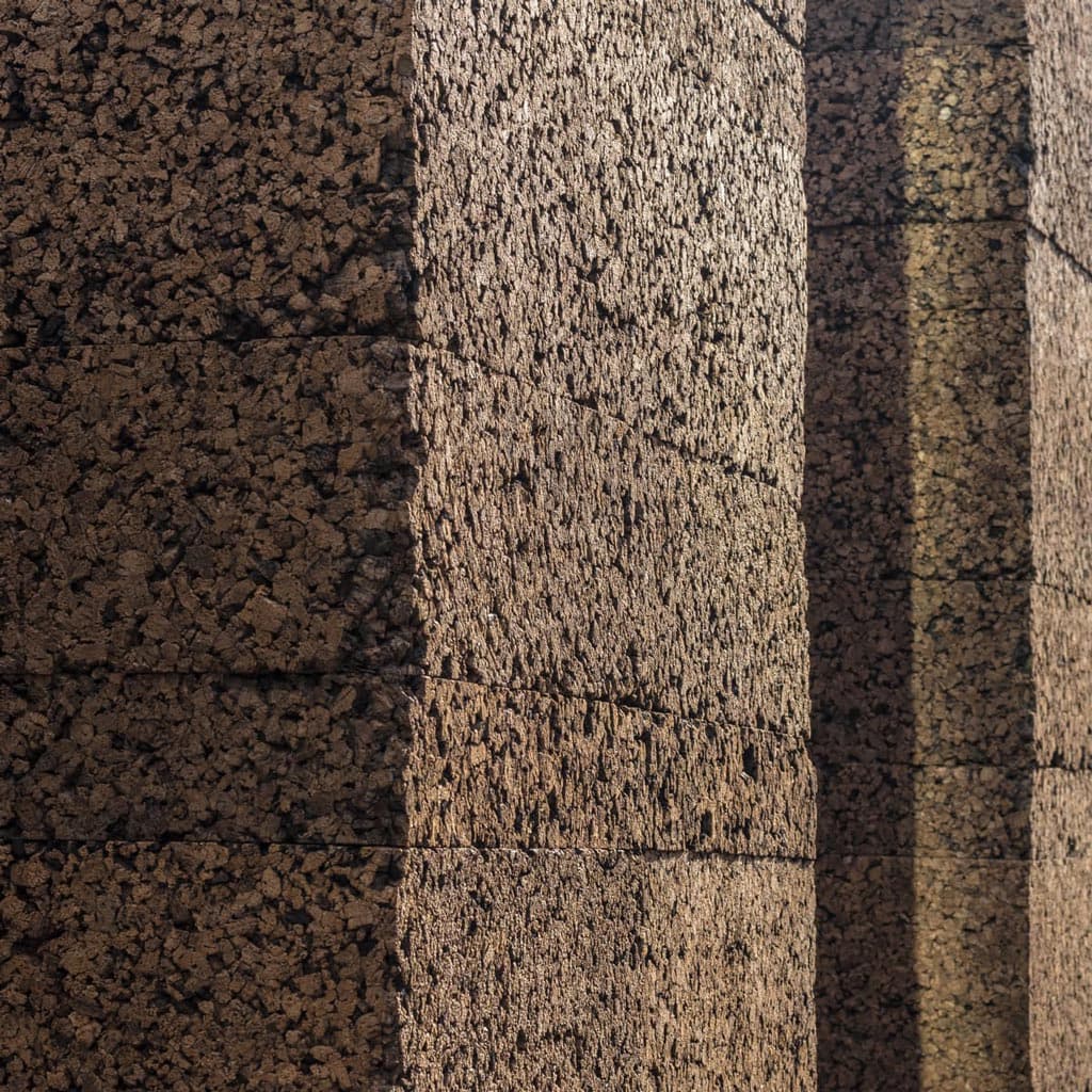 ¿Por qué decantarse por corcho proyectado en A Coruña?